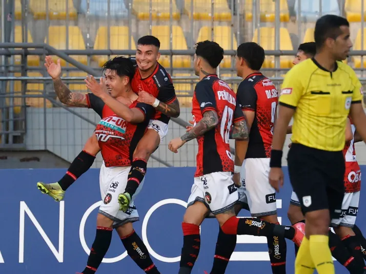 Tras denuncia de Limache: revelan duro castigo para árbitro que recibió camisetas de la UC