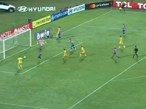 Mira el increíble gol que Bucaramanga falló y que pudo complicar a Colo Colo