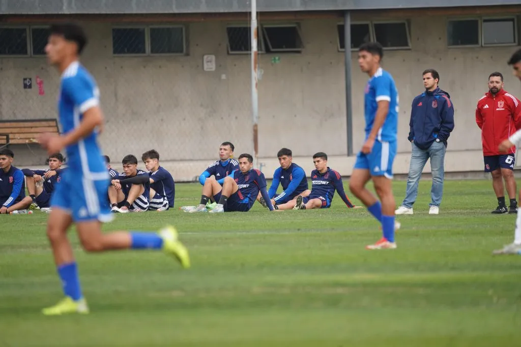 Mientras el plantel de la U estaba en Venezuela, Assadi miraba el partido de la Sub 20 | FOTO: La Magia Azul