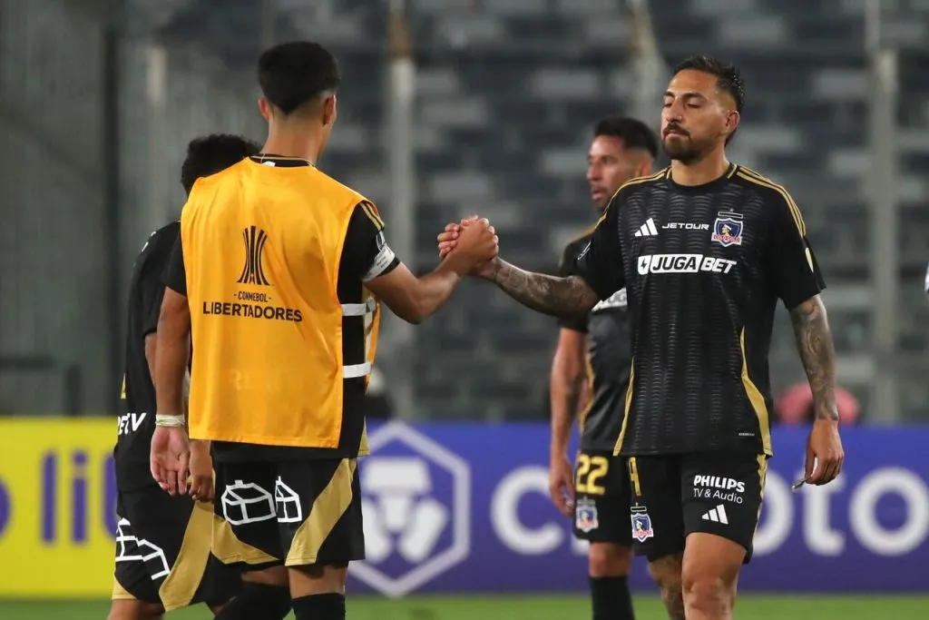 Caszely le empieza a soltar la mano a esta dupla | Foto: Photosport