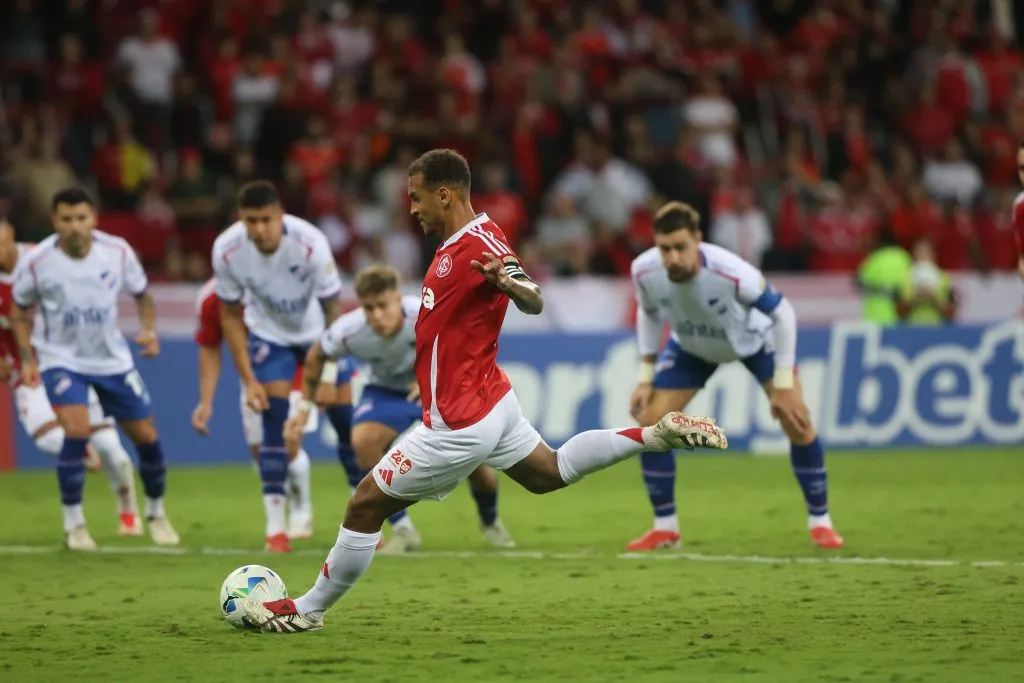 Nacional ganaba el partido ante Inter, pero los brasileños terminaron igualando 3-3