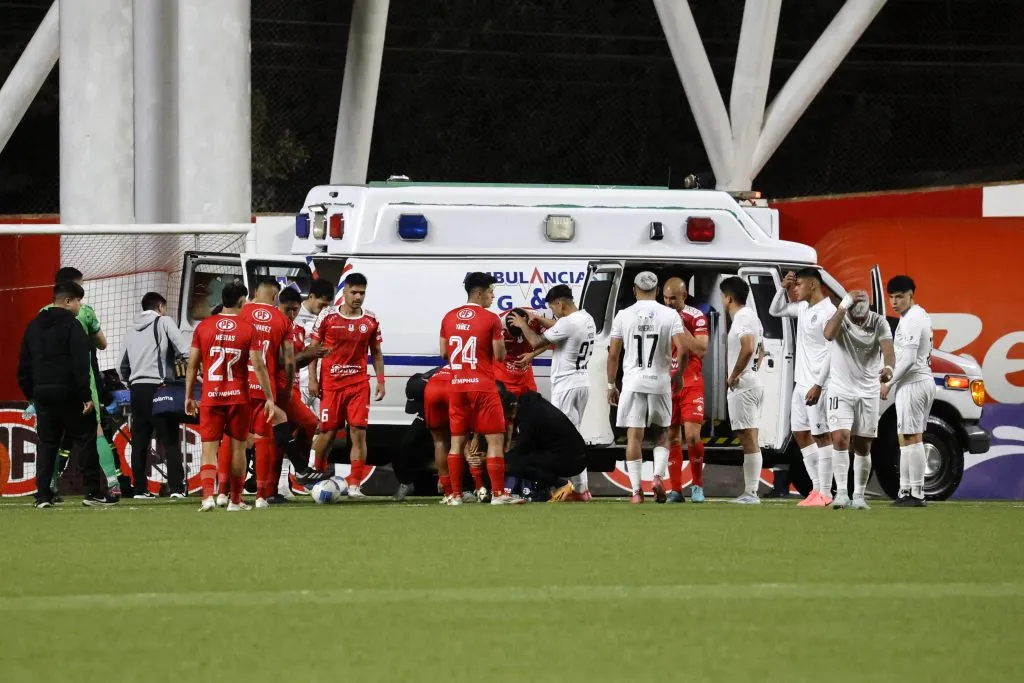 Franco Troyansky tuvo que ser trasladado en una ambulancia a un centro médico