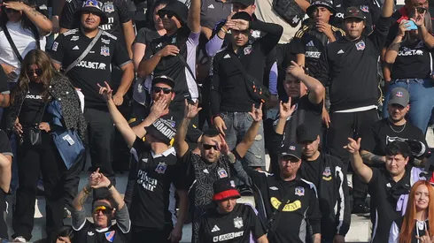 Hinchas de Colo Colo realizaron un emotivo homenaje a las víctimas fallecidas ante Fortaleza (Foto: Felipe ZancaPhotosport)