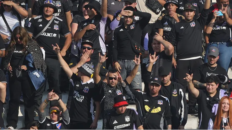 Hinchas de Colo Colo realizaron un emotivo homenaje a las víctimas fallecidas ante Fortaleza (Foto: Felipe ZancaPhotosport)