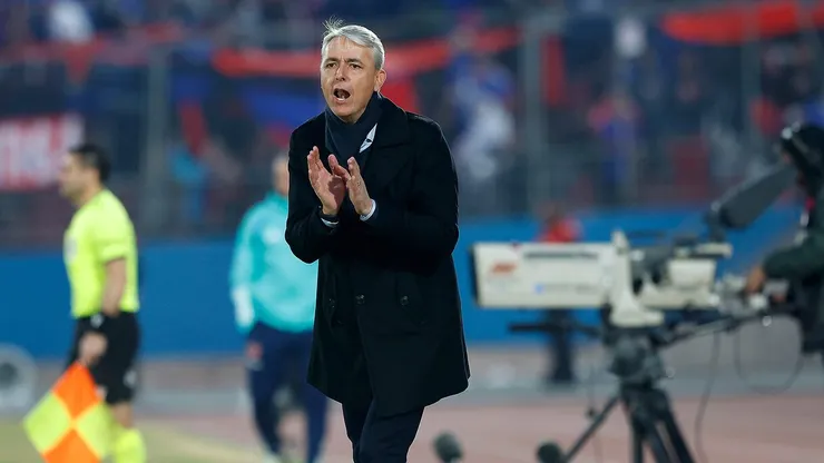 Tiago Nunes empieza a encender el clásico ante la Universidad de Chile