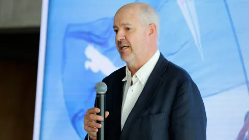 Tagle le toca la oreja a sus clásicos rivales.