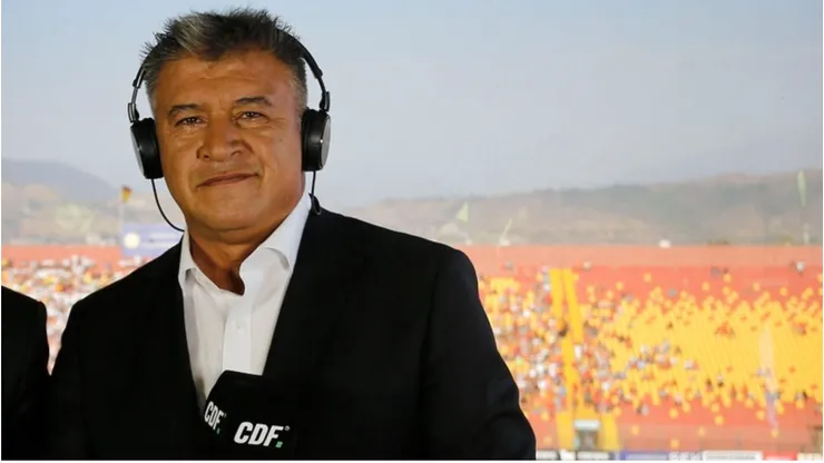 Claudio Borghi se la juega y elige al mejor equipo del fútbol chileno en este 2025