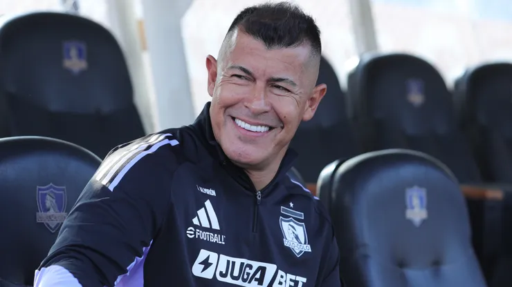 Jorge Almirón recibe una buena noticia pensando en los próximos desafíos del Cacique. (Foto: Photosport)