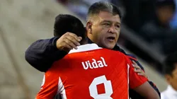 Claudio Borghi y Arturo Vidal en la Roja (Photosport).