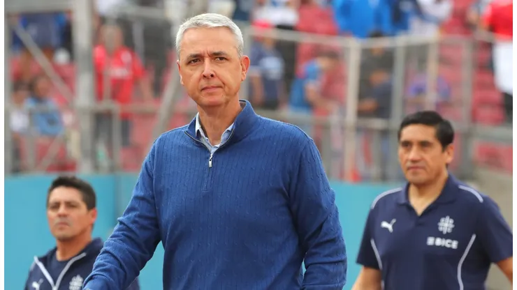 Piden renuncia de Tiago Nunes en Universidad Católica.