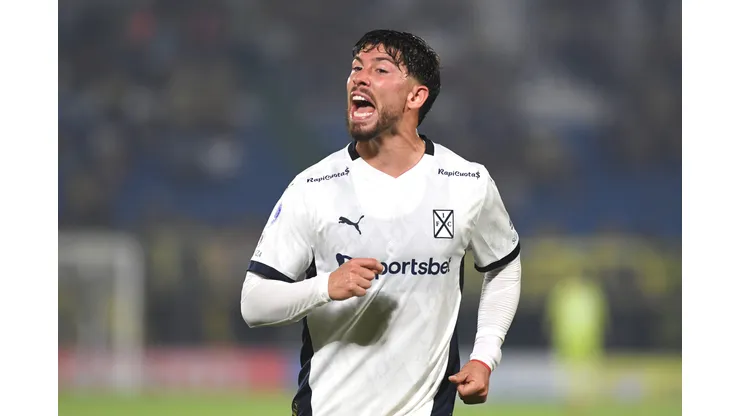 Felipe Loyola estaría -ahora sí- cerca de partir de Independiente (Foto: Getty)