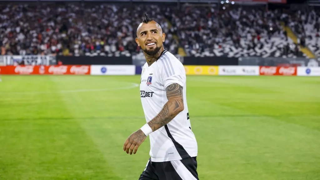Arturo Vidal arenga a su equipo tras el duro mazazo que recibieron desde la Conmebol.