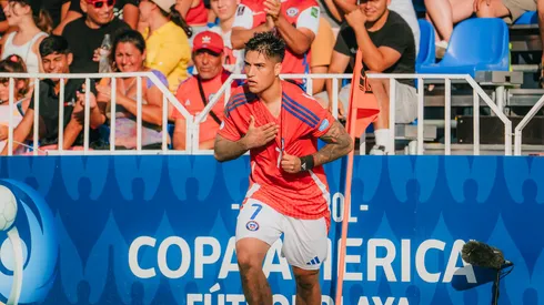Chiel debuta este viernes en el Mundial de Fútbol Playa Seychelles 2025. (Foto: Conmebol)