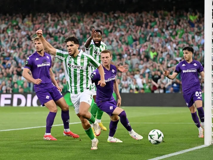El Betis de Pellegrini puso un pie en la final de la Conference League