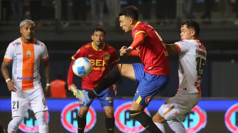 Hay nuevo puntero en la Liga de Primera 2025. Jonnathan Oyarzun/Photosport