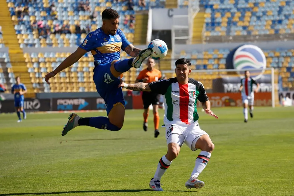 Everton sigue en caída libre en la tabla de posiciones (Photosport).