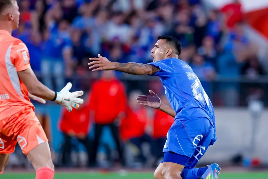 El Tucu Contreras aprovechó un error defensivo para anotar el gol del triunfo de la U (Photosport).