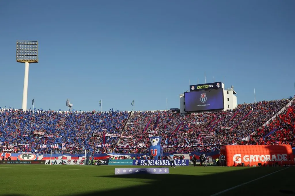 La hinchada de la U, una vez más, repletó el Nacional. | Foto: Photosport