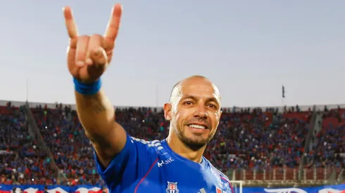 Marcelo Díaz celebró con todo el triunfo de Universidad de Chile en el Clásico Universitario.