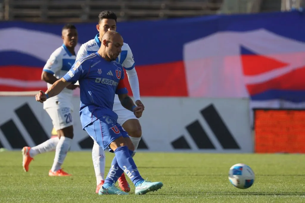 Marcelo Díaz festejó el triunfo de Universidad de Chile ante la UC en el Estadio Nacional.
