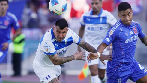 Medel jugó el primer tiempo del Clásico Universitario.