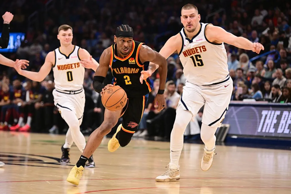 Nikola Jokic y Shai Gilgeous Alexander asoman como las figuras de Denver Nuggets y Oklahoma City Thunder en la serie por la segunda ronda de Playoffs en la Conferencia Oeste. (Foto: Getty)