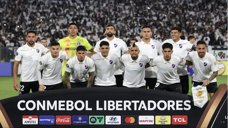 Jorge Almirón traería un solo cambio importante en Colo Colo ante Fortaleza (Foto: Felipe Zanca/Photosport)