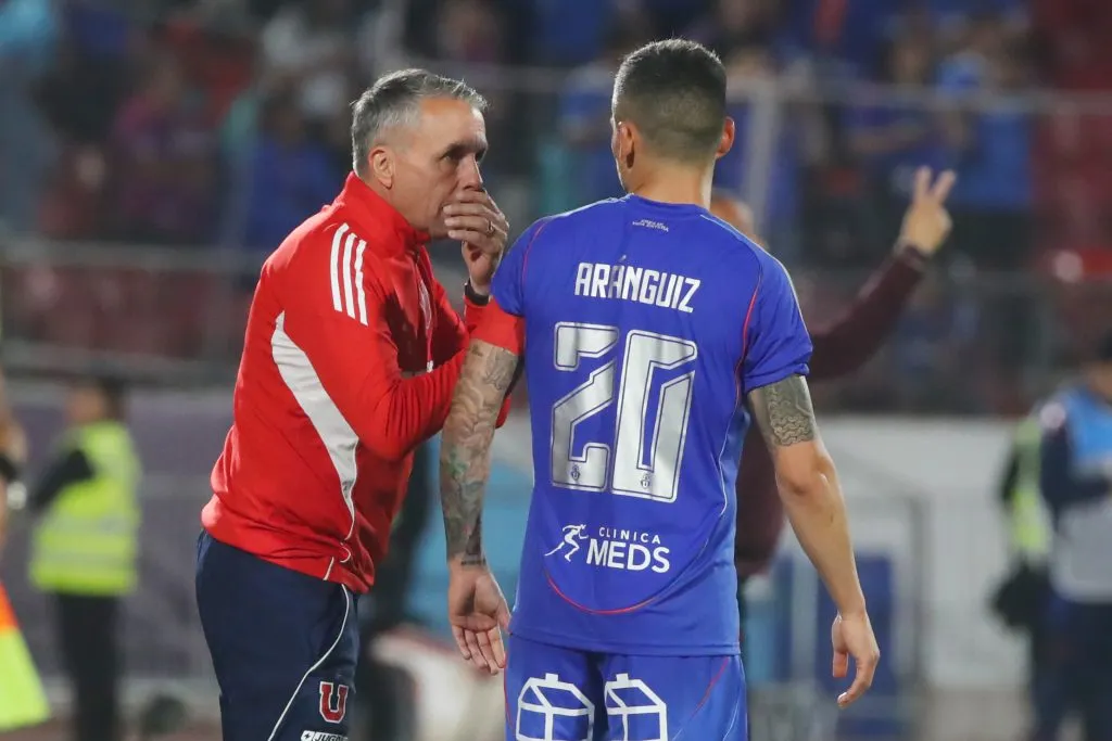 Charles Aránguiz es la gran duda de Universidad de Chile para enfrentar a Estudiantes de La Plata.