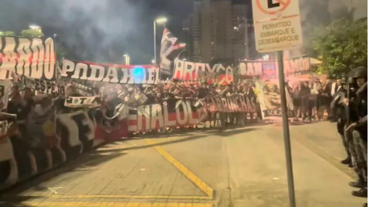 Los hinchas de Colo Colo en el 'hotelazo' en Fortaleza. (Foto: Captura)