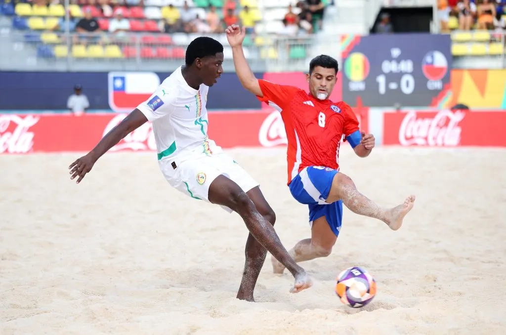 Chile fue derrotado por Senegal en la última fecha de la fase de grupos del Mundial de Fútbol Playa 2025. (Foto: @LaRoja)