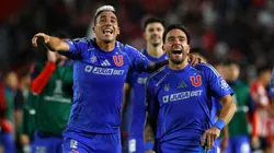 Los jugadores de la U de Chile festejan su triunfo ante Estudiantes en La Plata.