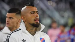 Arturo Vidal golpea la mesa tras la derrota de Colo Colo