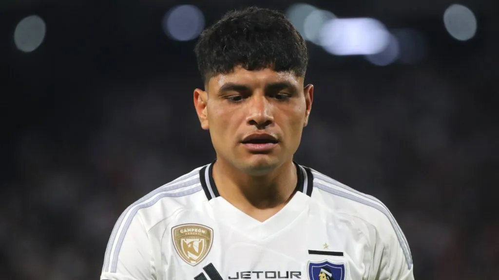 Claudio Aquino asegura que quiere mantenerse en Colo Colo pese al duro momento.