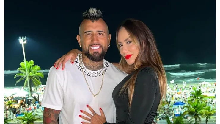 La pareja del King no quiso quedar fuera para entregarle todo su apoyo.