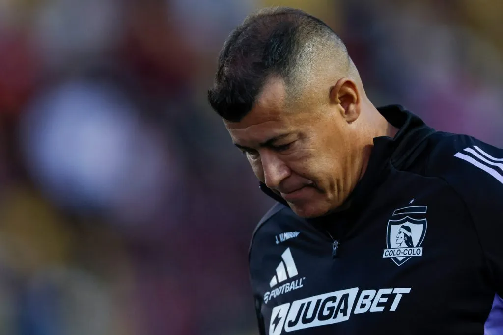 Almirón sufre con sus dirigidos en Colo Colo | Foto: Photosport