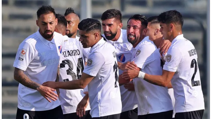 Un jugador es blanco de las críticas de los hinchas de Colo Colo.