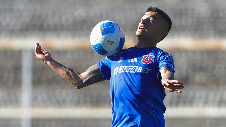 Charles Aránguiz estará de una a dos semanas fuera de las canchas (Photosport).