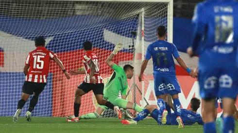 Universidad de Chile tiene un primer tiempo para el olvido ante Estudiantes. (Foto: Photosport)