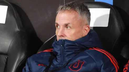 Gustavo Álvarez se molesta con consulta en conferencia de prensa. (Foto: Photosport)