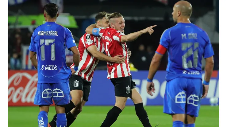 El volante de Estudiantes criticó el juego que mostró la U en Argentina.