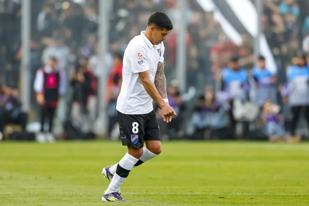 Esteban Pavez vive un complejo momento en Colo Colo. (Foto: Pepe Alvújar/Photosport)