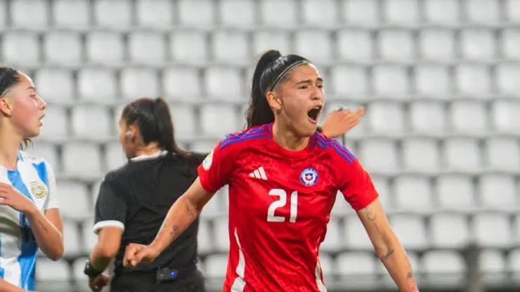La Roja femenina cayó ante Argentina, pero con un solo descuento, logró eliminarlas del certamen.