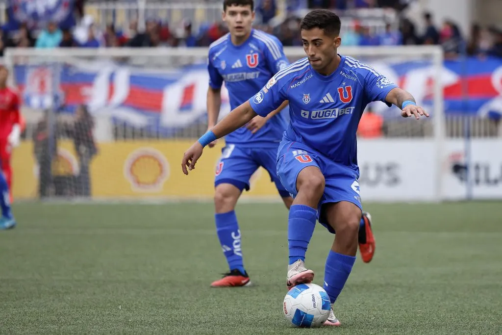 Lucas Assadi no ha podido convencer a Gustavo Álvarez en Universidad de Chile.