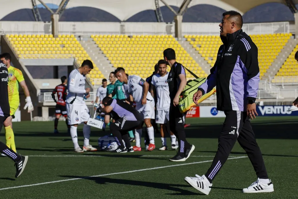 Jorge Almirón vive su peor momento al mando de Colo Colo. (Foto: Andrés Pina/Aton Chile)