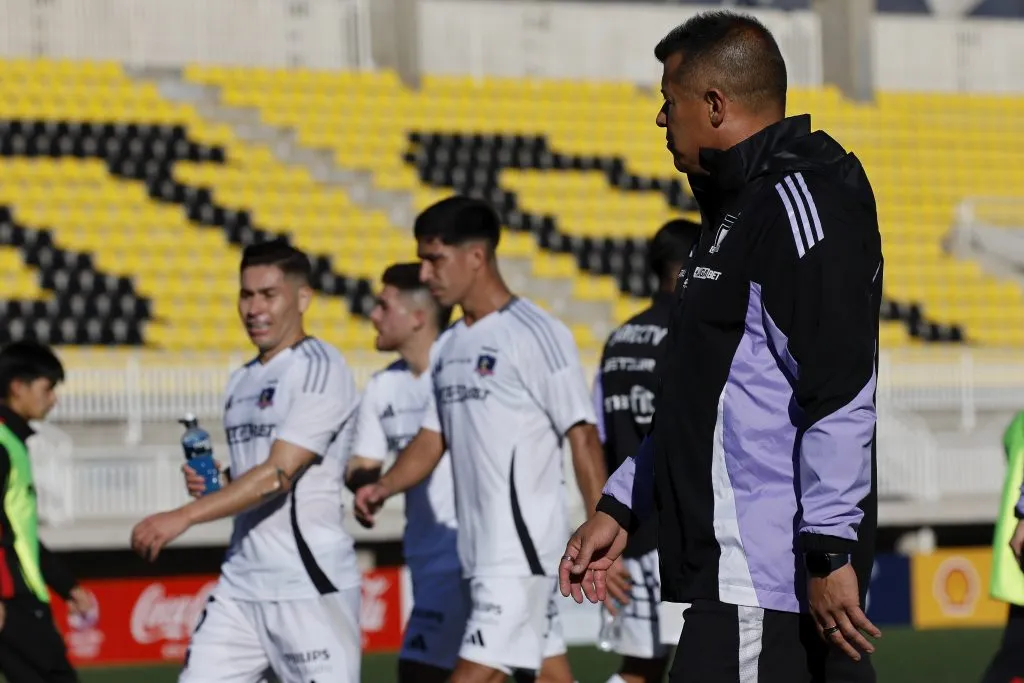 Jorge Almirón no ha podido replicar la gran campaña 2024 que hizo con Colo Colo. (Foto: Andrés Piña/Aton Chile)