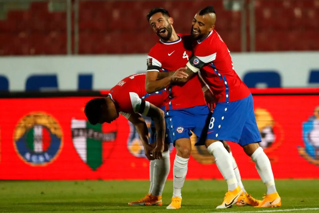 Isla le rinde un altar a Vidal, Sánchez y Bravo | Foto: Photosport