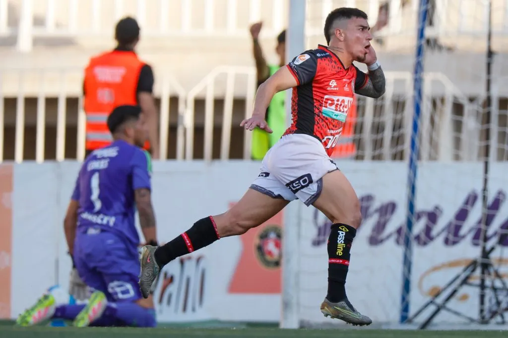 Daniel Castro, la figura del Limache de Víctor Rivero (Photosport).