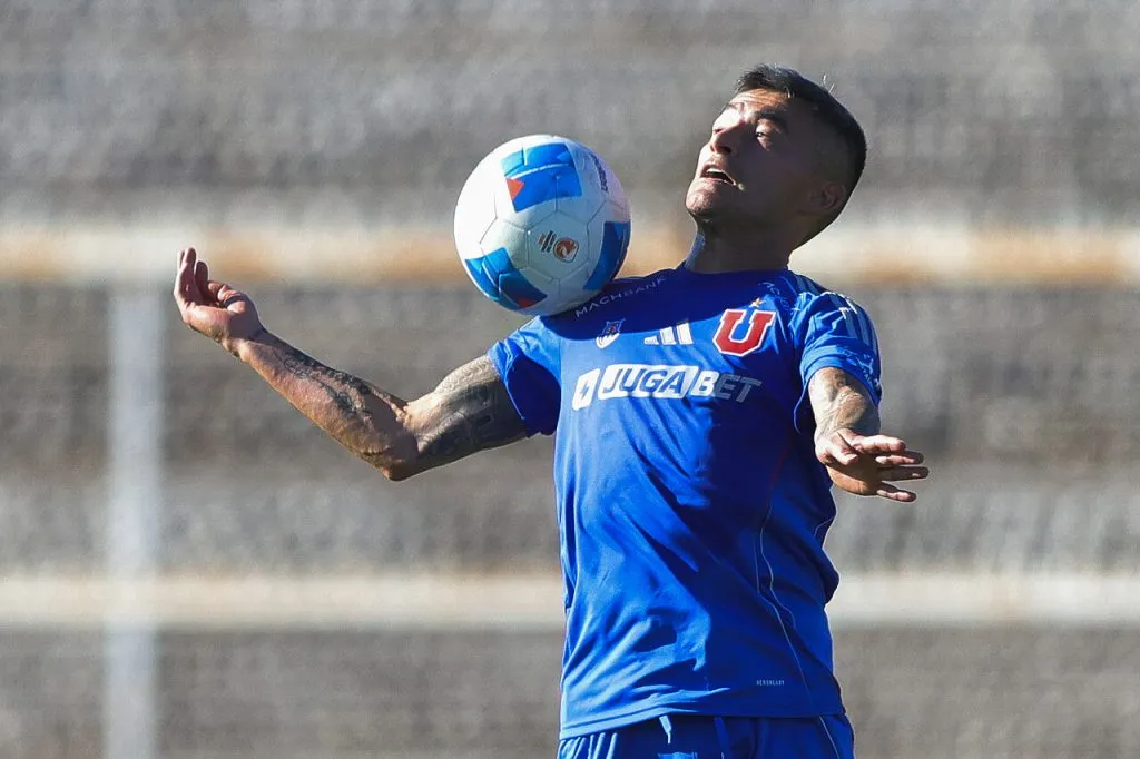 En la U esperan por Charles Aránguiz. | Foto: Photosport