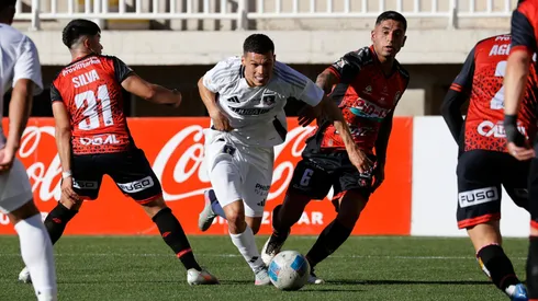 Lucas Cepeda anotó el único gol de Colo Colo en la derrota ante Limache (Photosport).