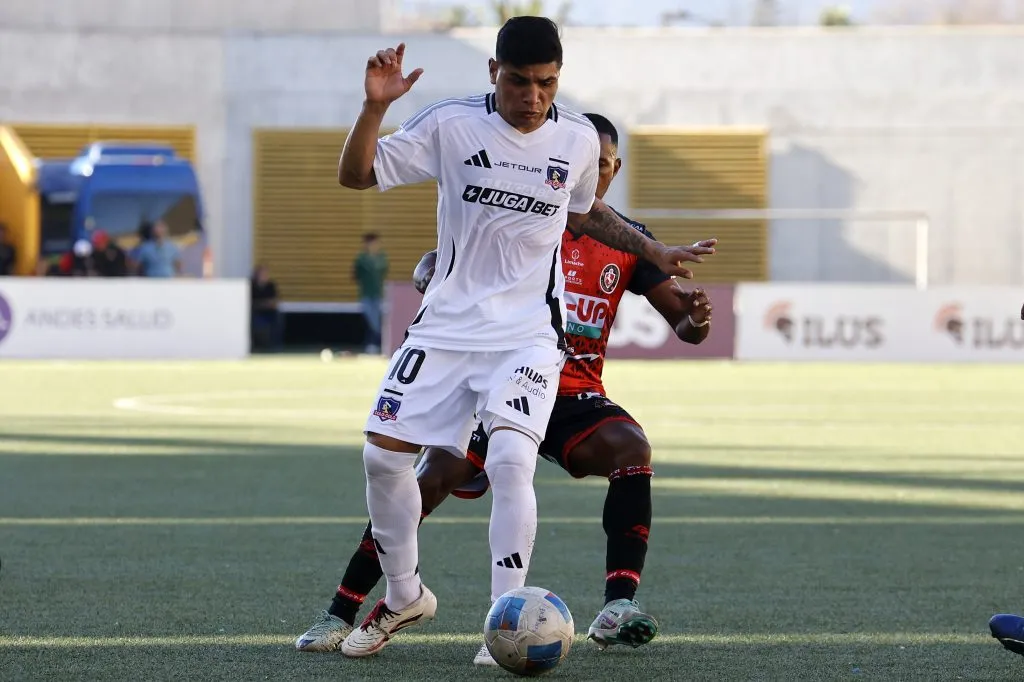 Claudio Aquino lleva 17 partidos disputados en Colo Colo, en los que suma un gol y cuatro asistencias. (Foto: Raúl Zamora/Aton Chile)